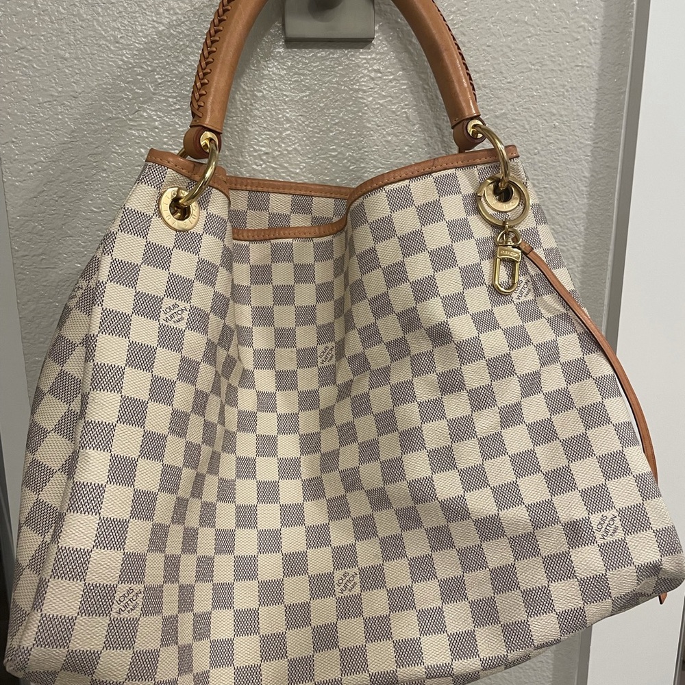 Louis Vuitton Artsy Handbag mm